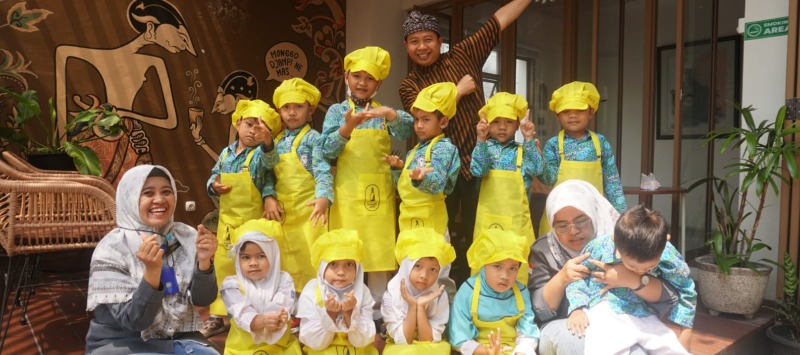 Belajar P5 Bersama Djampi Jawi: Menyelami Kearifan Lokal Lewat Tradisi Jamu.