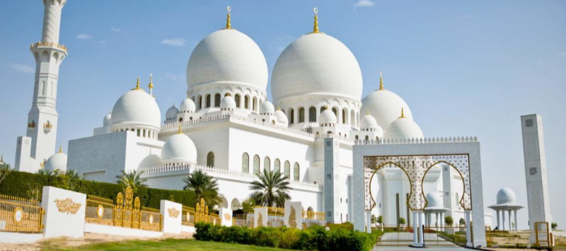 Jelajahi Keindahan Masjid Raya Sheikh Zayed Solo dan Nikmati Kuliner di Djampi Jawi Cafe & Resto