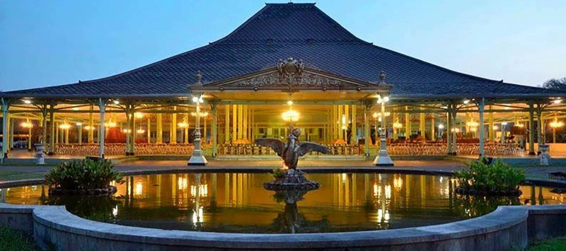 Menyusuri Jejak Sejarah di Puro Mangkunegaran Solo