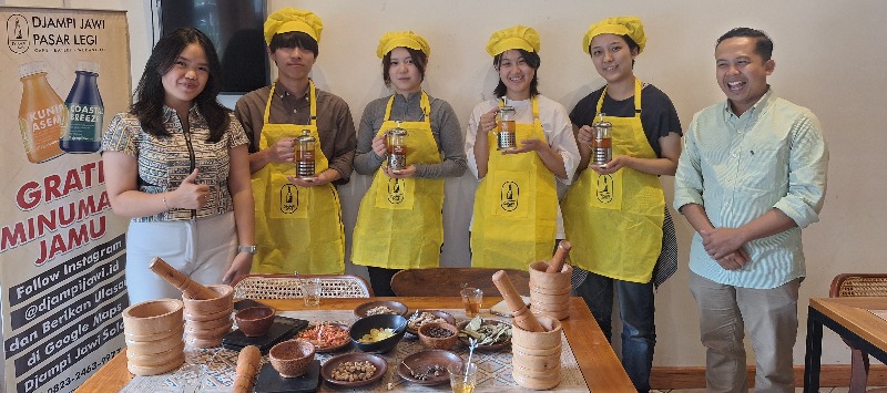 Warga Negara Jepang Antus...