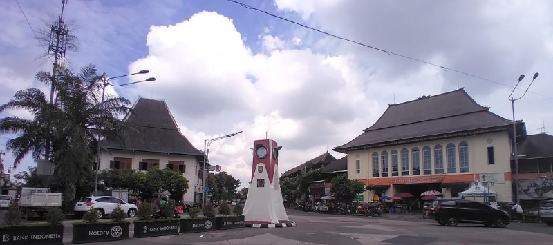 Menjelajahi Pesona Pasar ...