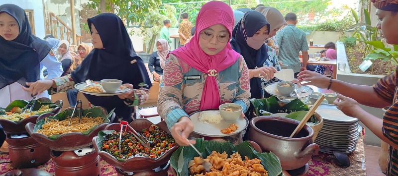 Menjelajahi Wisata Budaya...